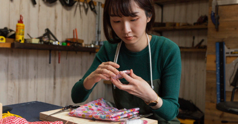 Phụ nữ nên làm gì để kiếm thêm thu nhập? Tham khảo ngay 10 job ngon tại nhà