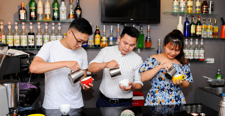 Nên học nghề gì dễ kiếm tiền cho Nam & Nữ? 25 Ngành HOT nhất